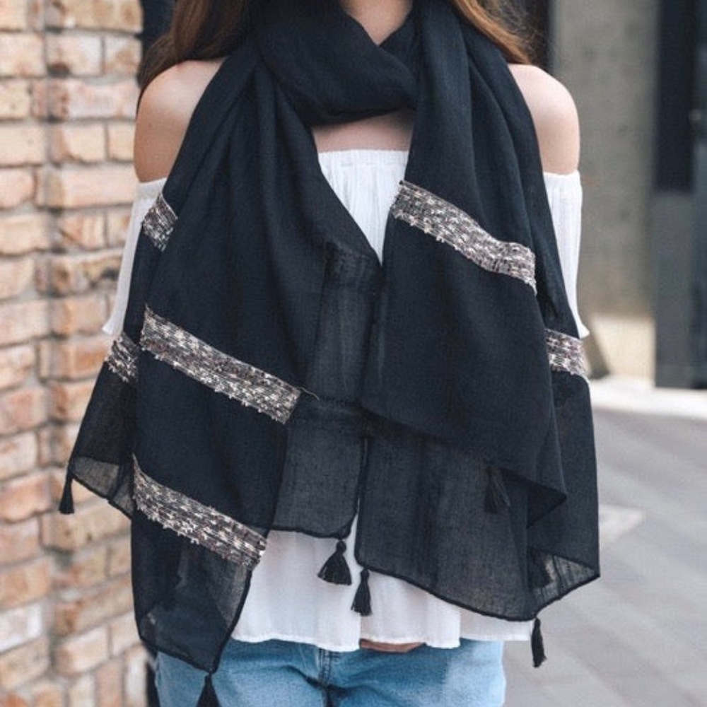 Scarf With Tassels